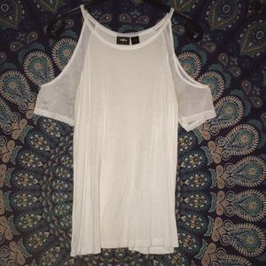 White shoulderless tee !!